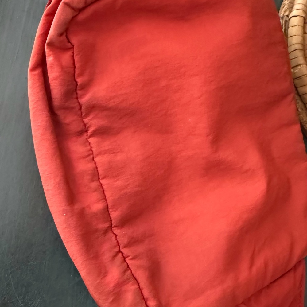Lululemon Clean Lines Belt Bag in Red Rock. In pre-owned condition - Picture 7 of 9
